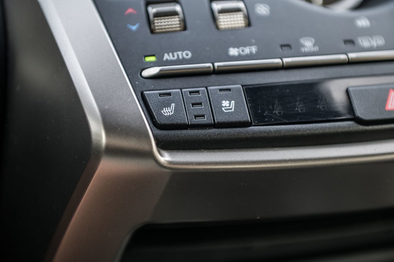 Certified Used 2020 CHARCOAL Lexus BLACK LINE EDITION / CAMERA / TOIT OUVRANT image 24