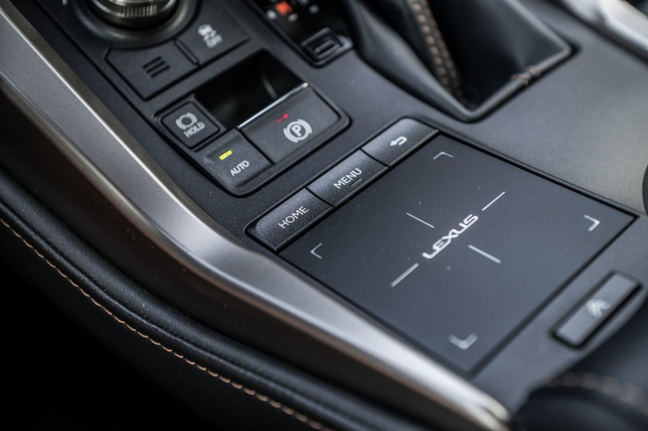 Certified Used 2020 CHARCOAL Lexus BLACK LINE EDITION / CAMERA / TOIT OUVRANT image 28