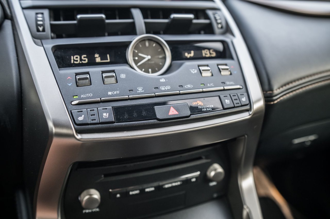 Certified Used 2020 CHARCOAL Lexus BLACK LINE EDITION / CAMERA / TOIT OUVRANT image 23