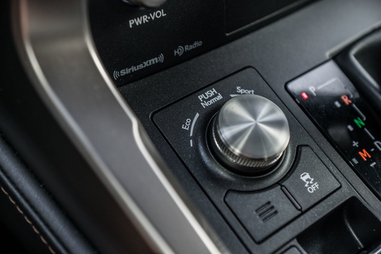 Certified Used 2020 CHARCOAL Lexus BLACK LINE EDITION / CAMERA / TOIT OUVRANT image 26