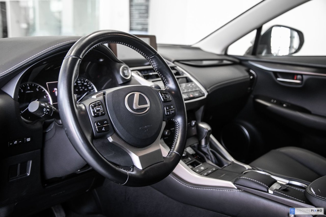 Used 2021 WHITE Lexus BASE / CAMERA / CUIR / APPLE CARPLAY / MAGS-17