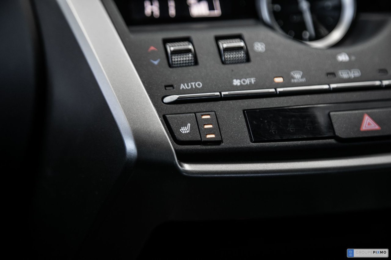 Used 2021 WHITE Lexus BASE / CAMERA / CUIR / APPLE CARPLAY / MAGS-17