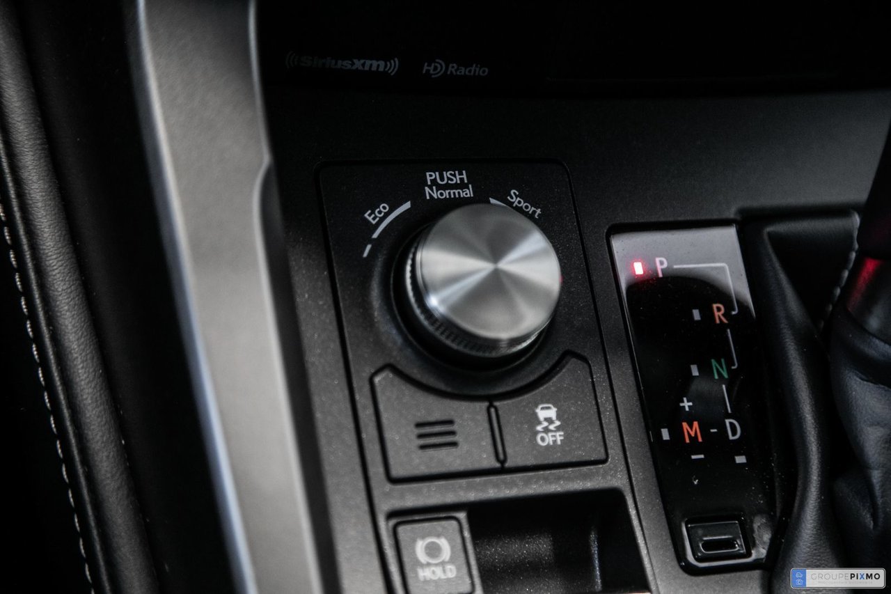 Used 2021 WHITE Lexus BASE / CAMERA / CUIR / APPLE CARPLAY / MAGS-17