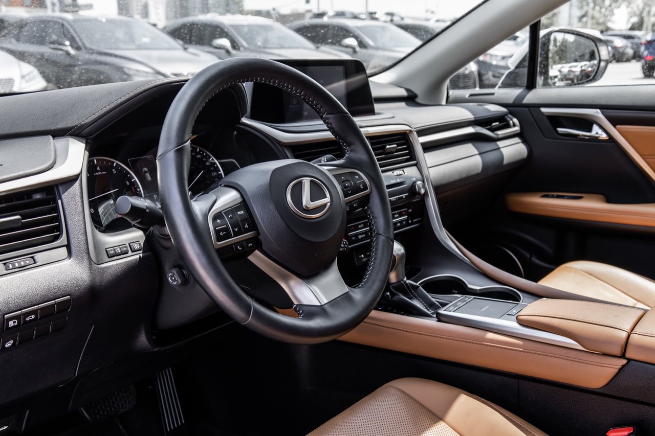 Certified Used 2021 White Lexus PREMIUM / SIÈGES CHAUFFANTS / MAGS 18