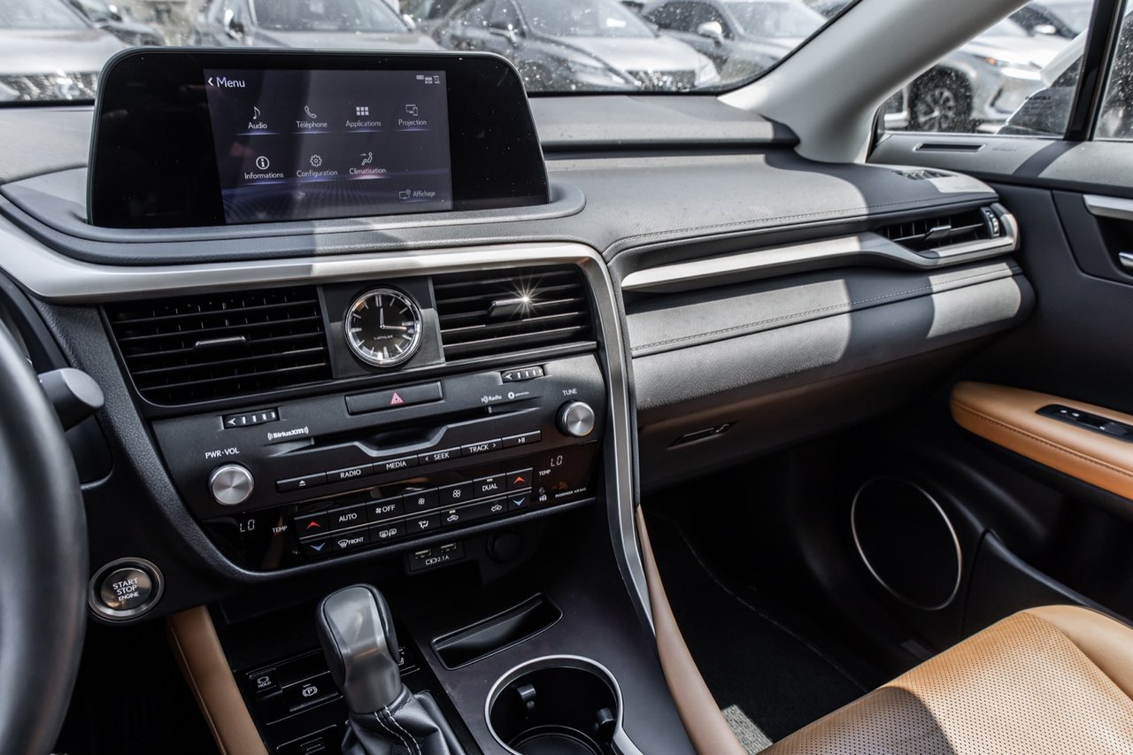 Certified Used 2021 White Lexus PREMIUM / SIÈGES CHAUFFANTS / MAGS 18