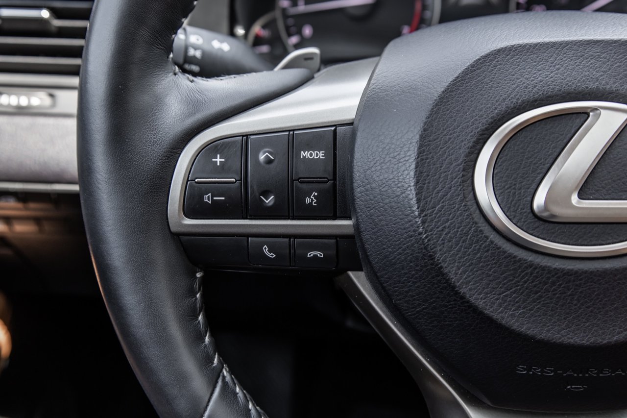 Certified Used 2021 White Lexus PREMIUM / SIÈGES CHAUFFANTS / MAGS 18
