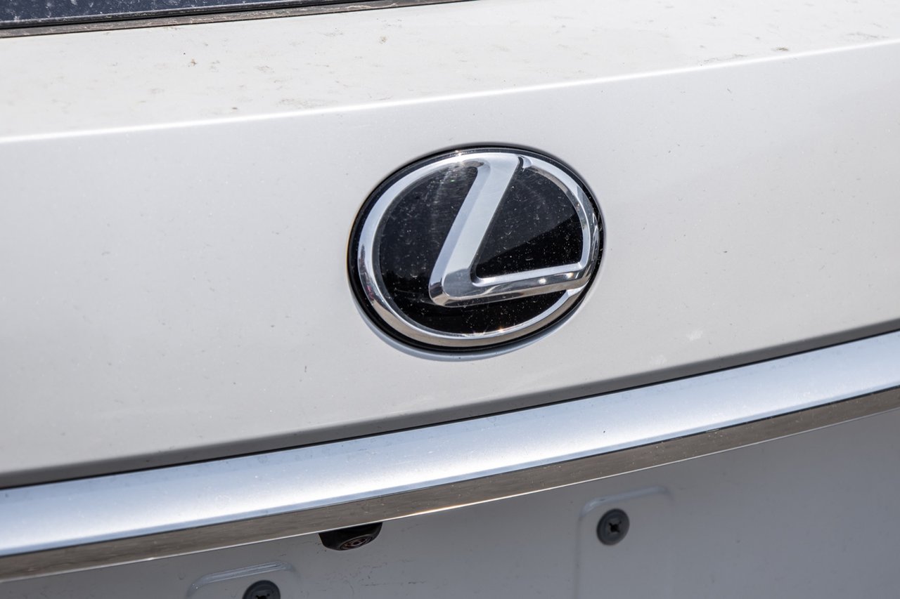 Certified Used 2021 White Lexus PREMIUM / SIÈGES CHAUFFANTS / MAGS 18