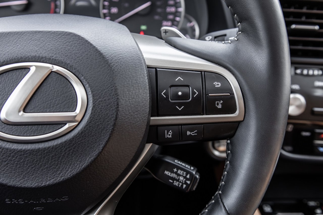 Certified Used 2021 White Lexus PREMIUM / SIÈGES CHAUFFANTS / MAGS 18