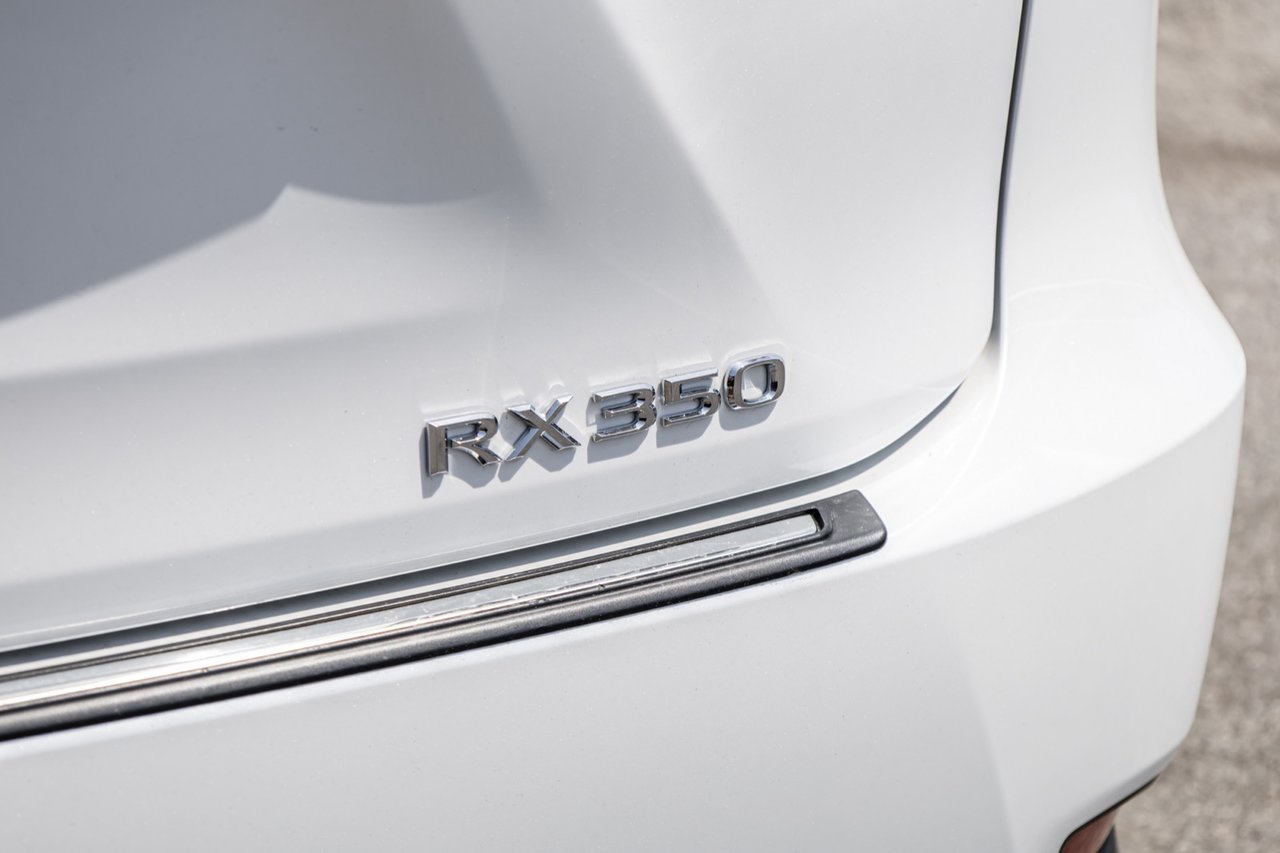 Certified Used 2021 White Lexus PREMIUM / SIÈGES CHAUFFANTS / MAGS 18