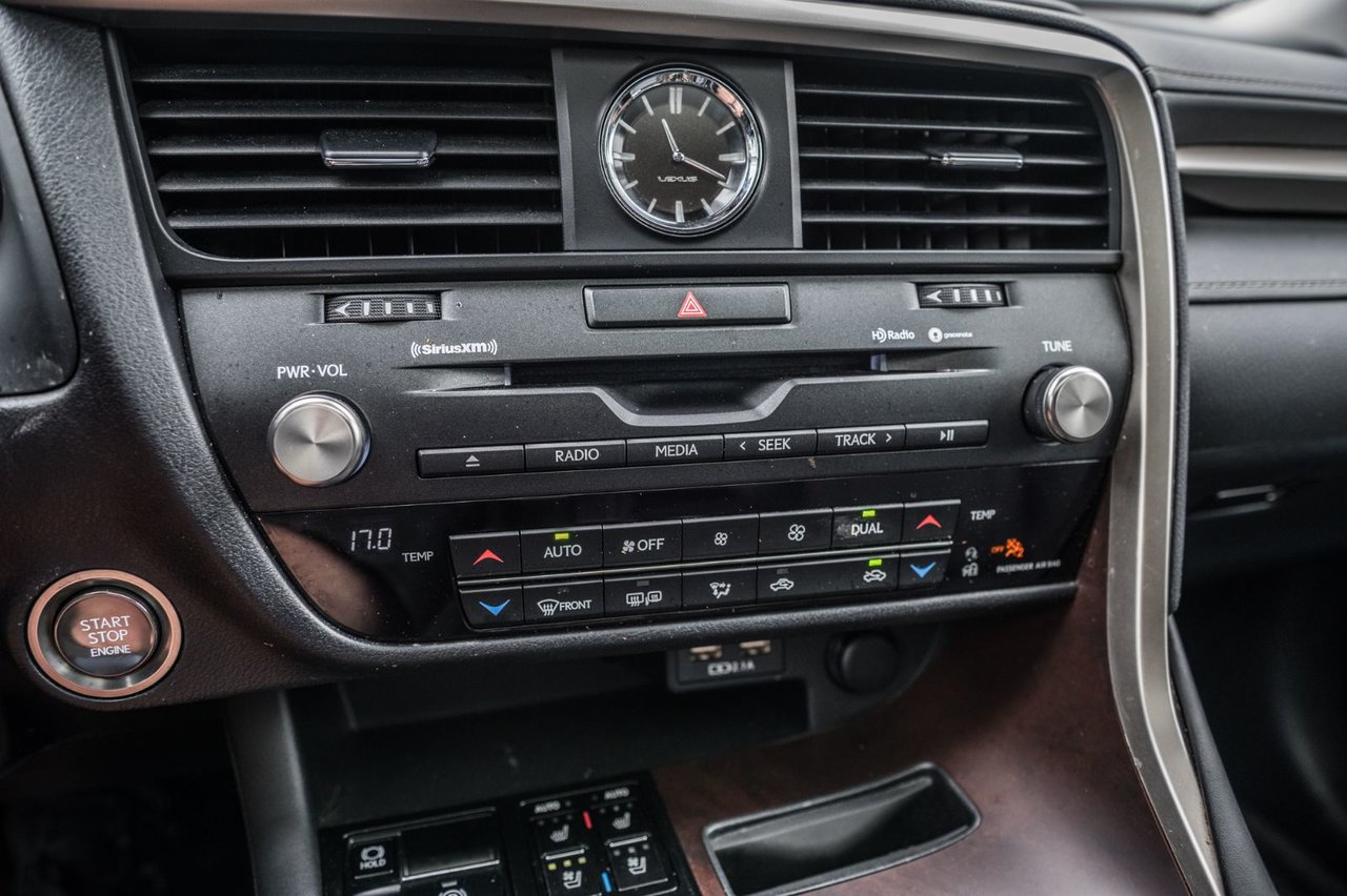 Used 2021 SILVER Lexus PREMIUM / CAMERA / TOIT OUVRANT / APPLE CARPLAY image 22