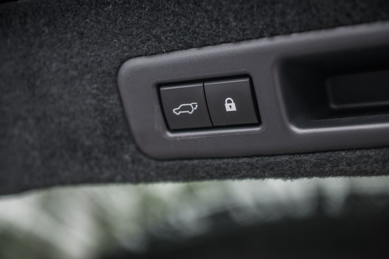 Used 2021 SILVER Lexus PREMIUM / CAMERA / TOIT OUVRANT / APPLE CARPLAY image 10
