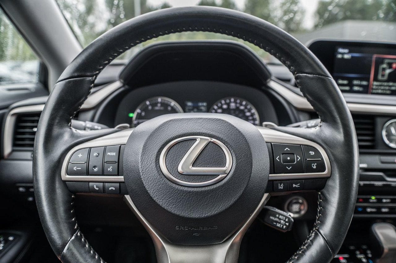 Used 2021 SILVER Lexus PREMIUM / CAMERA / TOIT OUVRANT / APPLE CARPLAY image 18