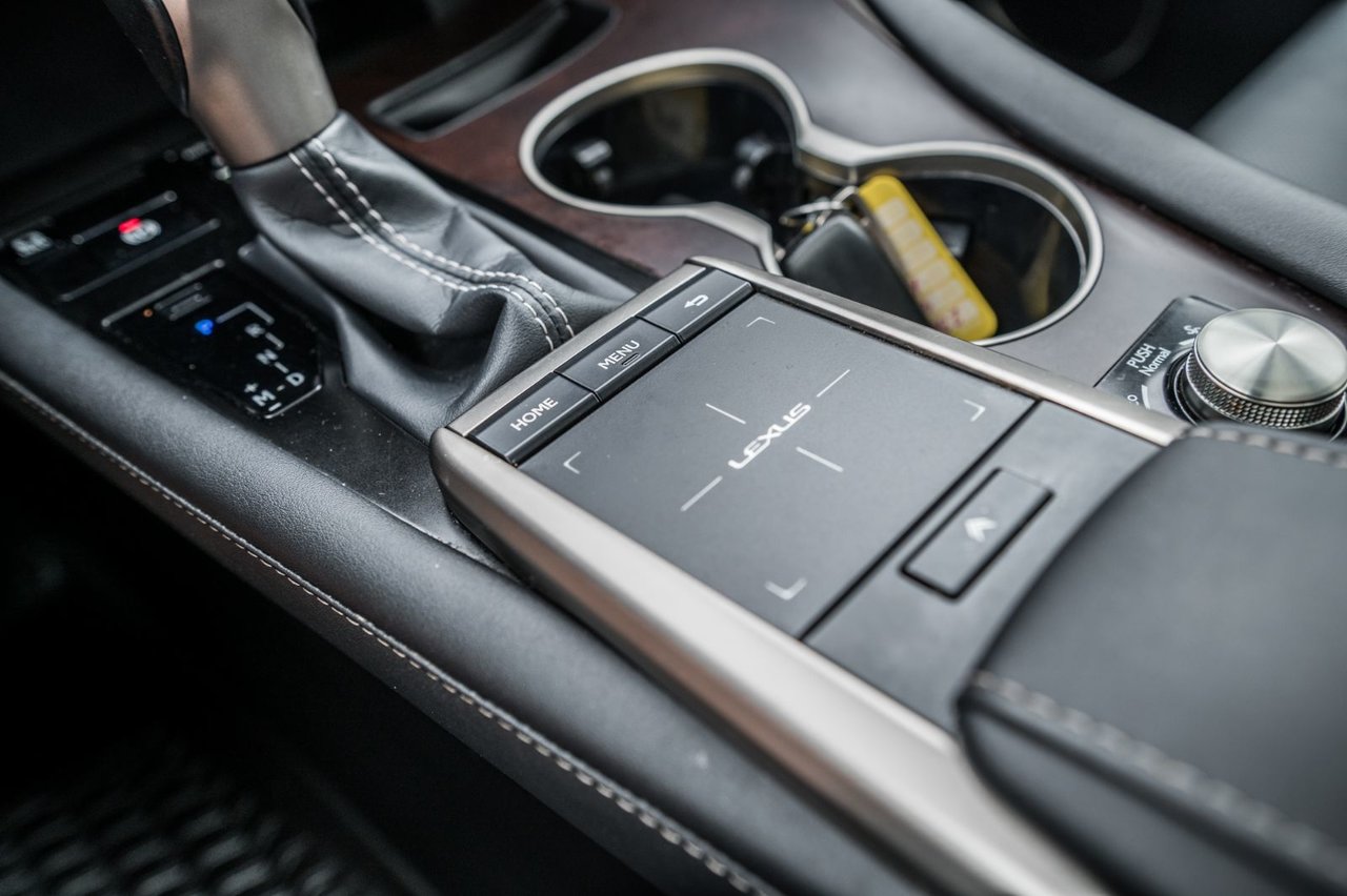 Used 2021 SILVER Lexus PREMIUM / CAMERA / TOIT OUVRANT / APPLE CARPLAY image 26