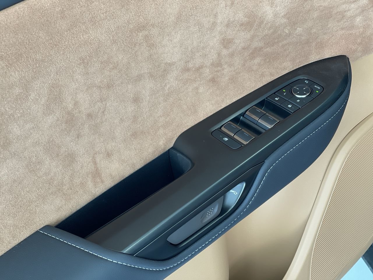 New 2023 Caviar Lexus EXECUTIVE image 21