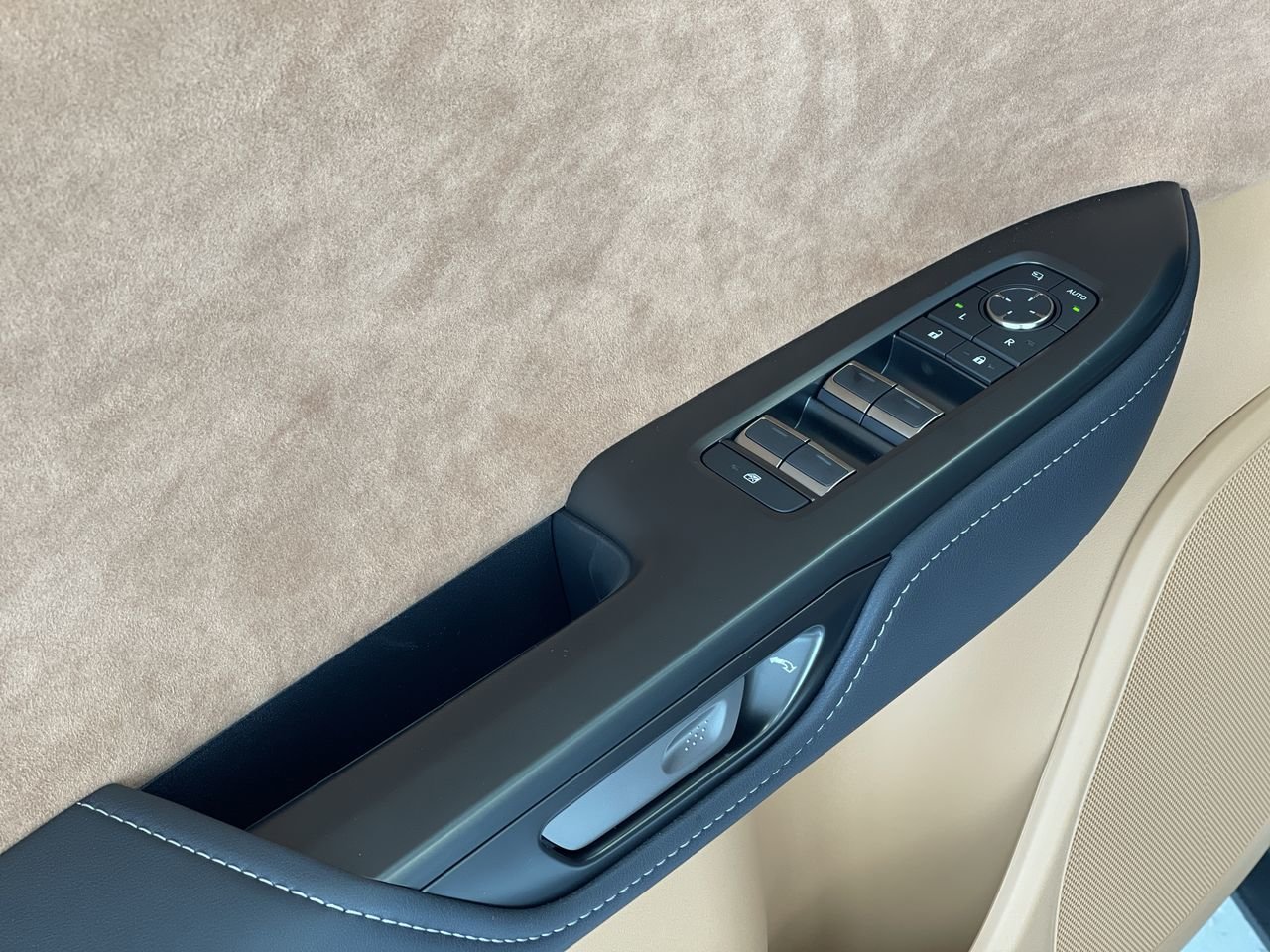 New 2023 Eminent White Pearl Lexus EXECUTIVE image 21