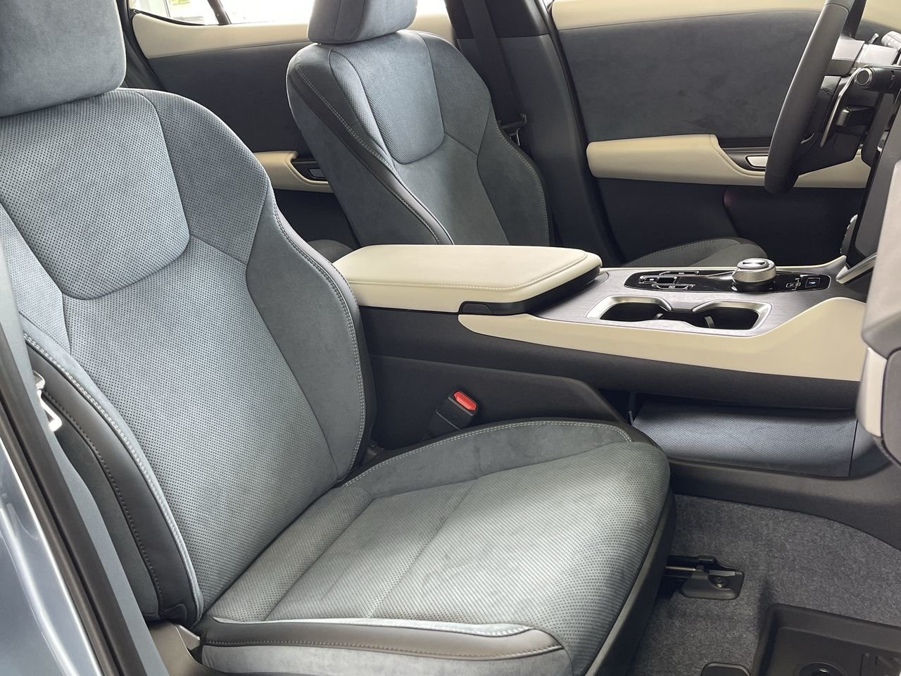 New 2023 Ether with Black Onyx Roof & Hood Lexus EXECUTIVE image 33