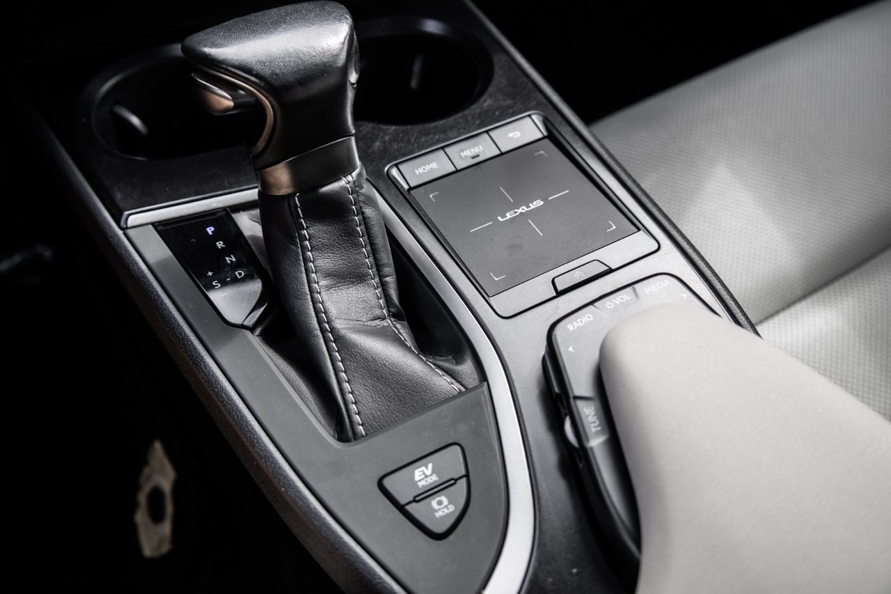 Used 2020 BLACK Lexus PREMIUM / CAMERA / TOIT OUVRANT / MAGS-18