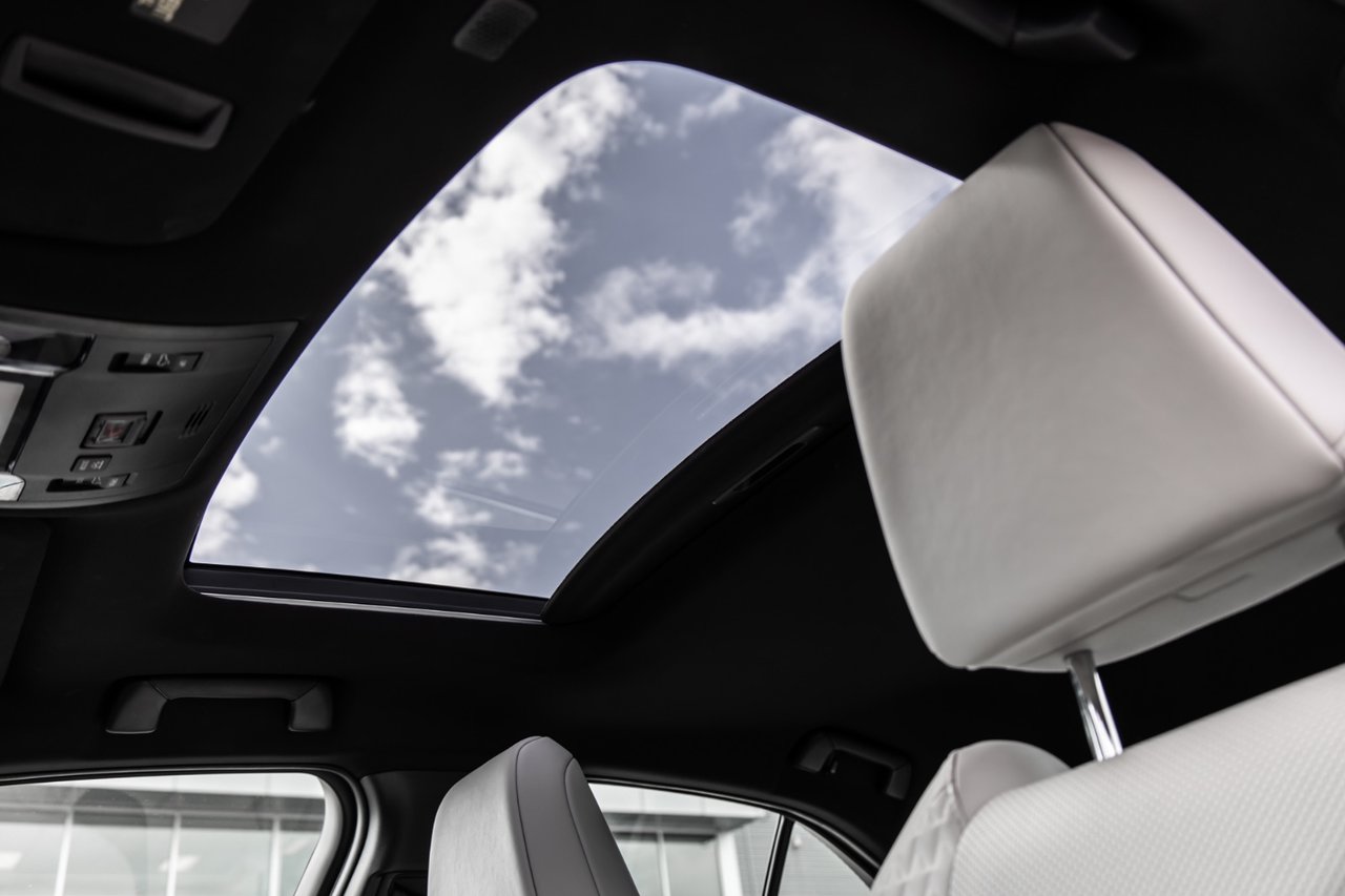 Used 2020 BLACK Lexus PREMIUM / CAMERA / TOIT OUVRANT / MAGS-18