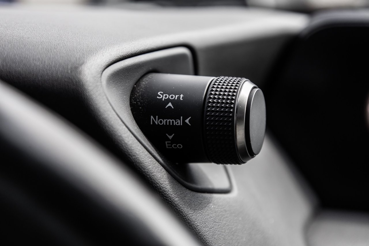 Used 2020 BLACK Lexus PREMIUM / CAMERA / TOIT OUVRANT / MAGS-18