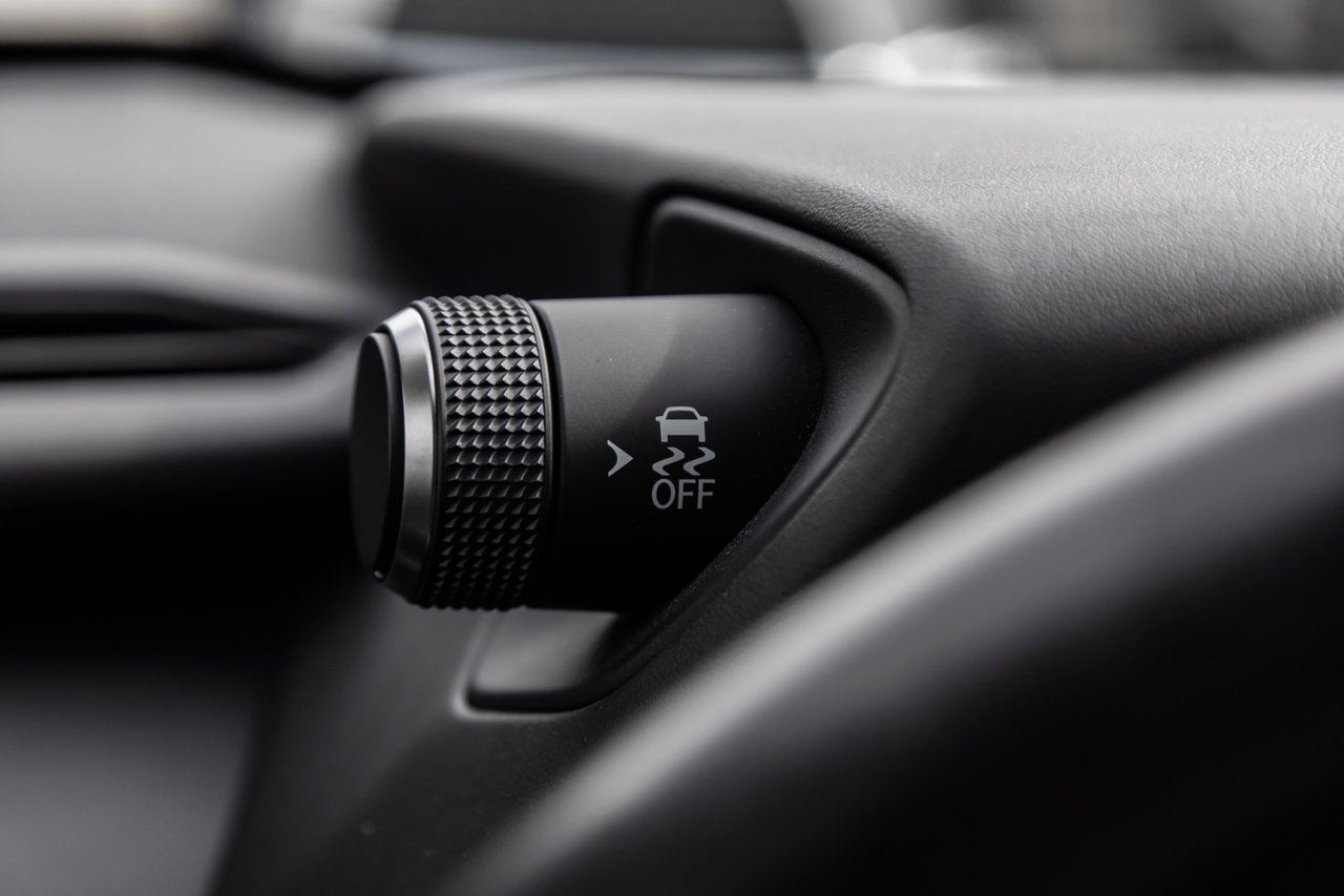 Used 2020 BLACK Lexus PREMIUM / CAMERA / TOIT OUVRANT / MAGS-18