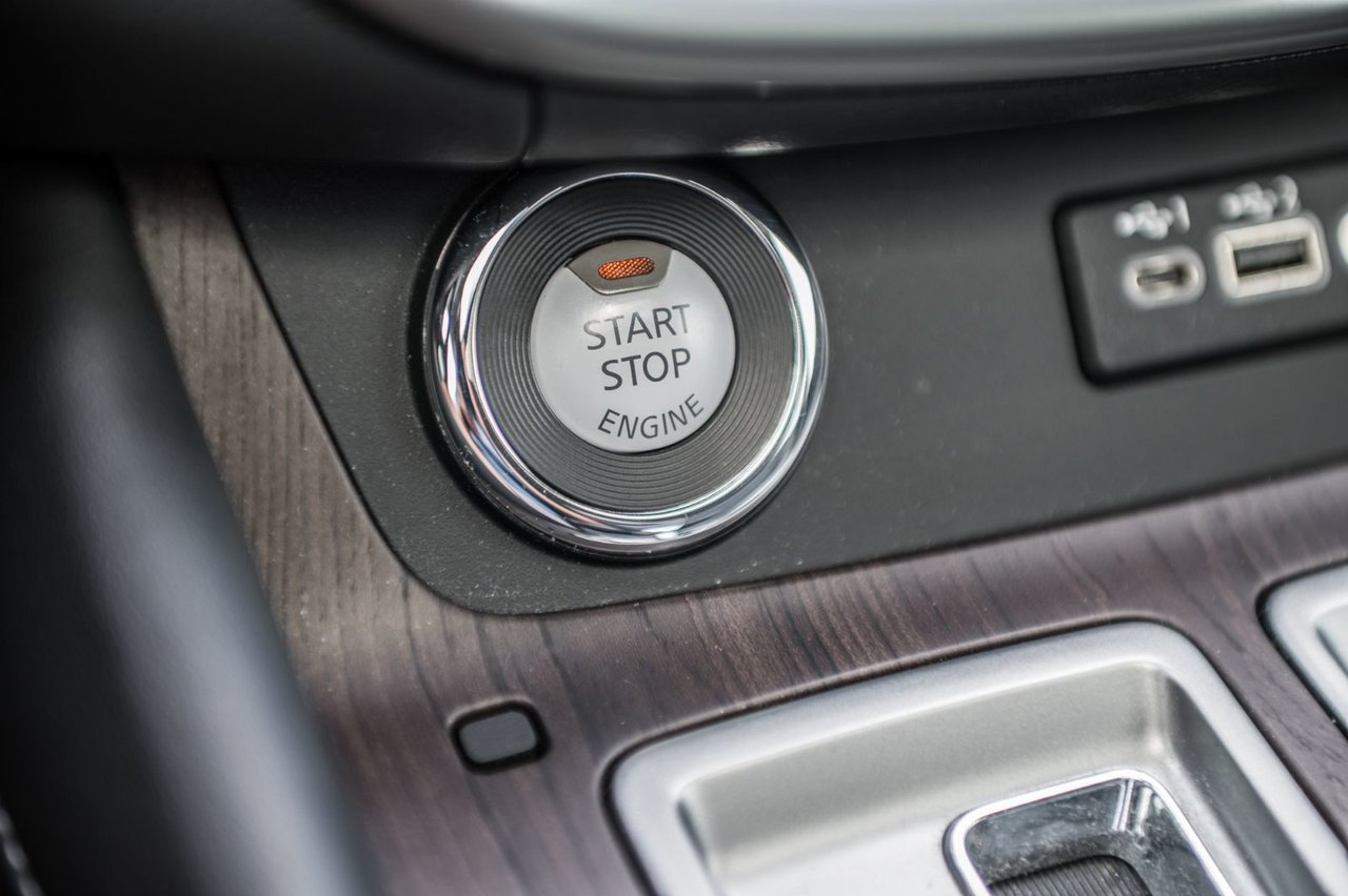 Used 2020 WHITE Nissan PLATINUM / NAVI-GPS / CAMERA 360 / PANO / MAGS-20