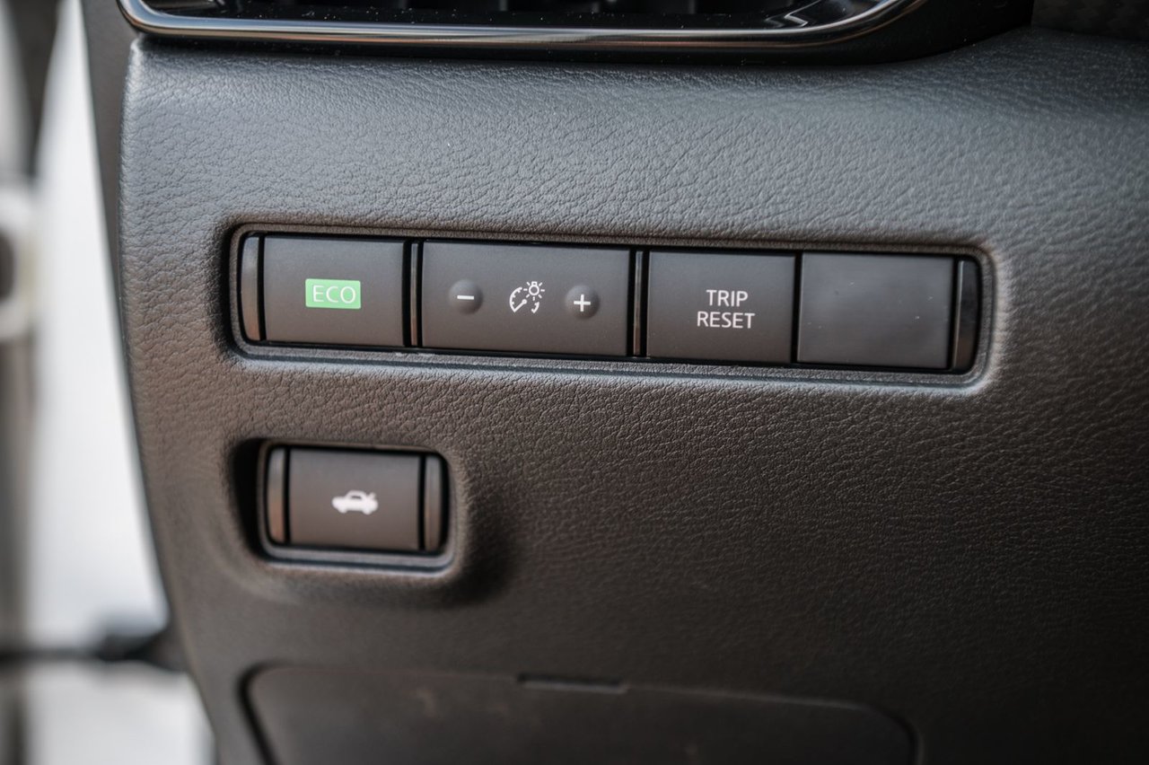 Used 2022 WHITE Nissan SR / CAMERA / TOIT OUVRANT / TISSUS / MAGS-18