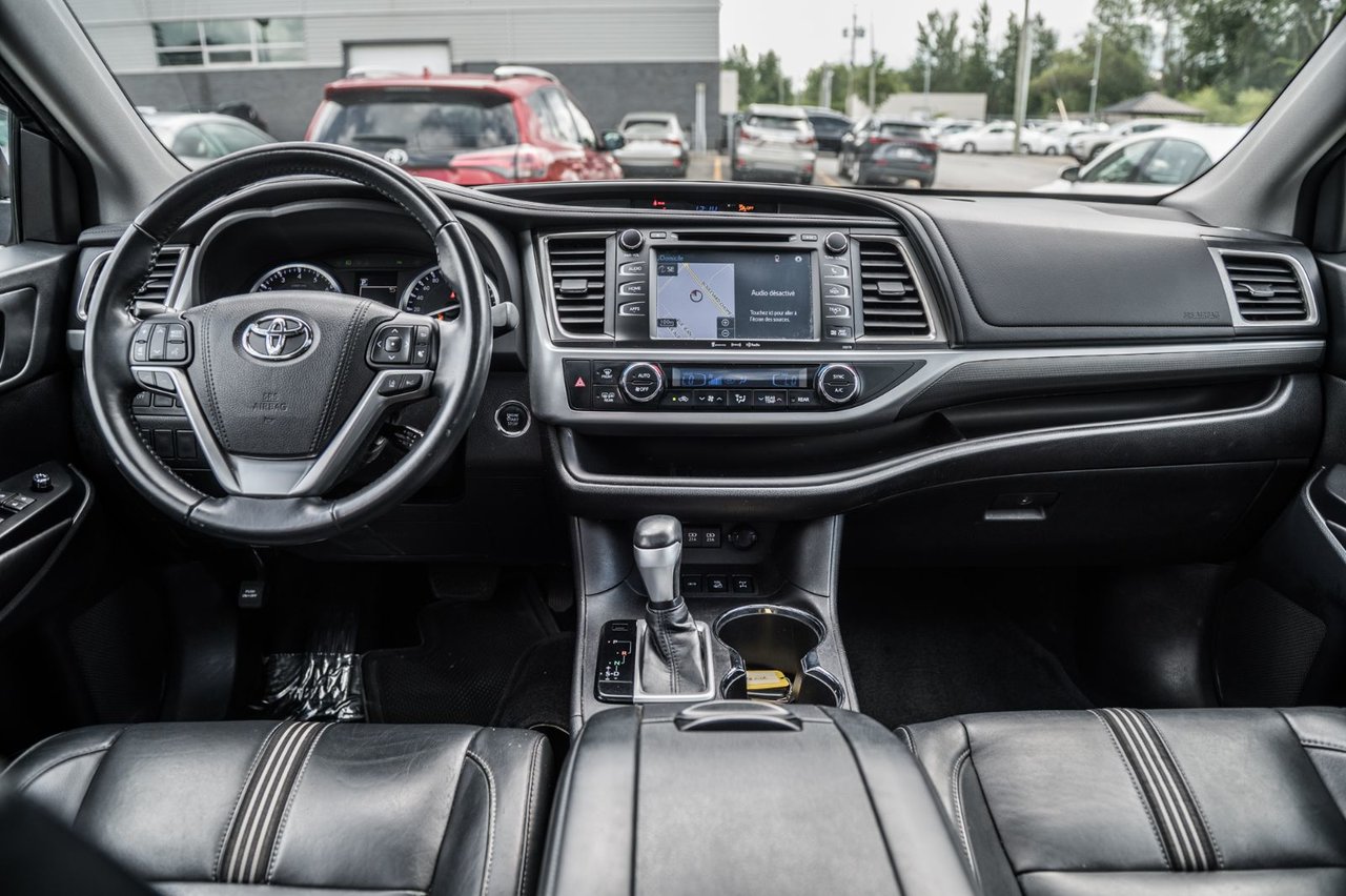 Used 2018 Caviar Toyota XLE / GPS / CAMERA / TOIT OUVRANT / MAGS-19