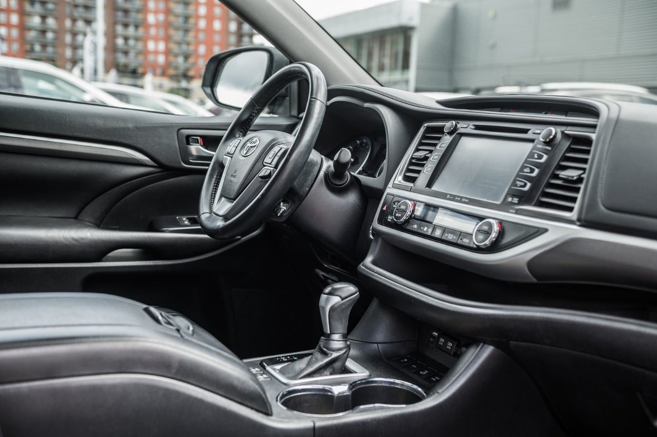 Used 2018 Caviar Toyota XLE / GPS / CAMERA / TOIT OUVRANT / MAGS-19