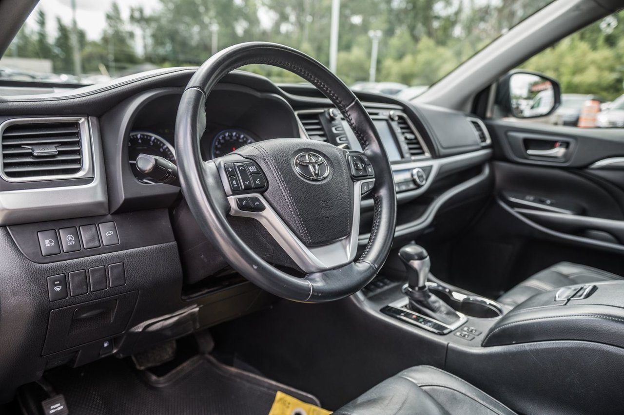 Used 2018 Caviar Toyota XLE / GPS / CAMERA / TOIT OUVRANT / MAGS-19
