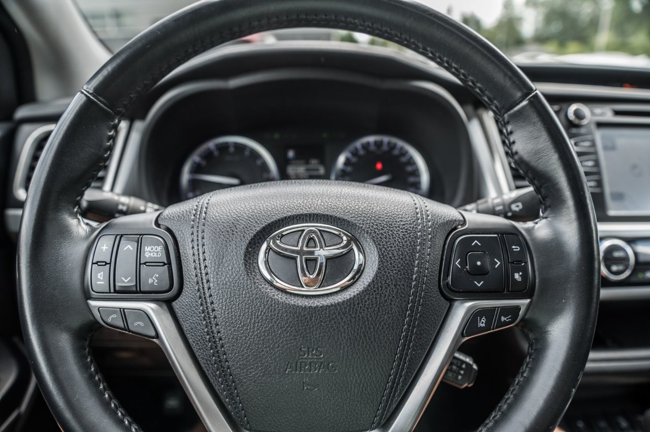 Used 2018 Caviar Toyota XLE / GPS / CAMERA / TOIT OUVRANT / MAGS-19