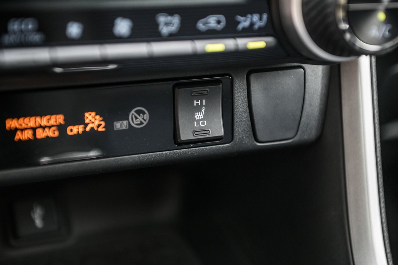 Used 2022 charcoal Toyota Hybrid XSE / CAMERA / TOIT OUVRANT / MAGS-18