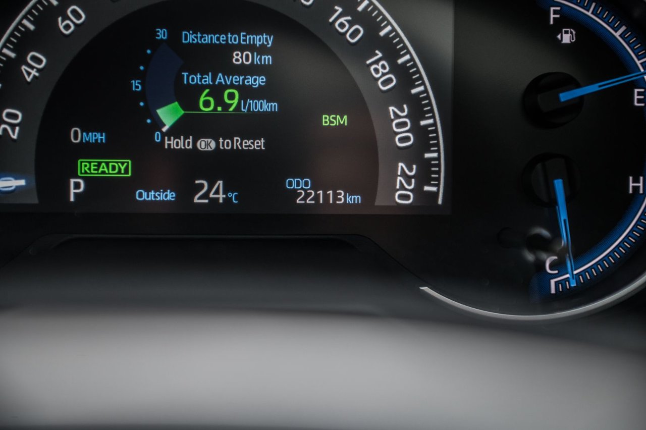 Used 2022 charcoal Toyota Hybrid XSE / CAMERA / TOIT OUVRANT / MAGS-18