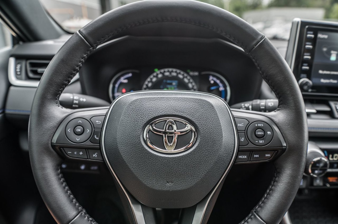 Used 2022 charcoal Toyota Hybrid XSE / CAMERA / TOIT OUVRANT / MAGS-18
