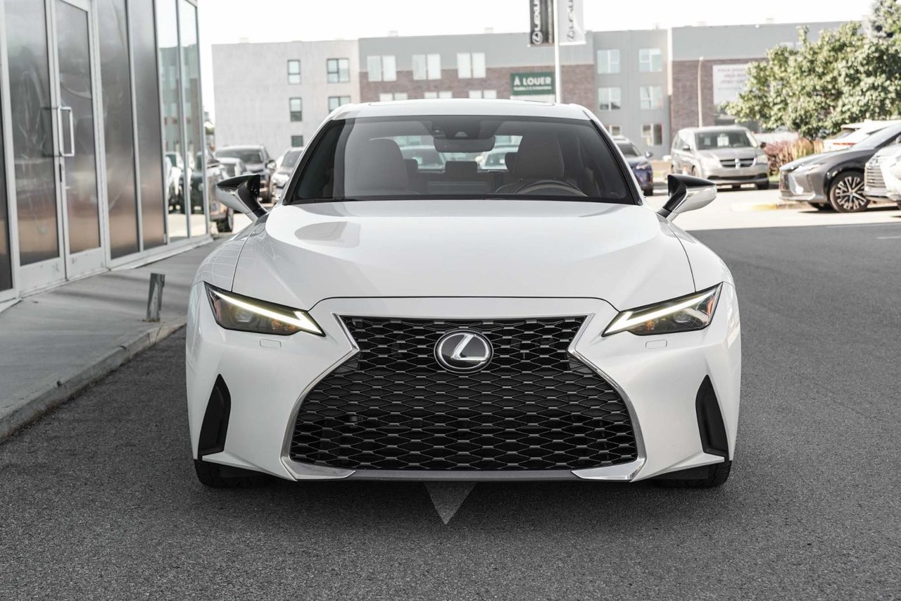 2022 Lexus IS