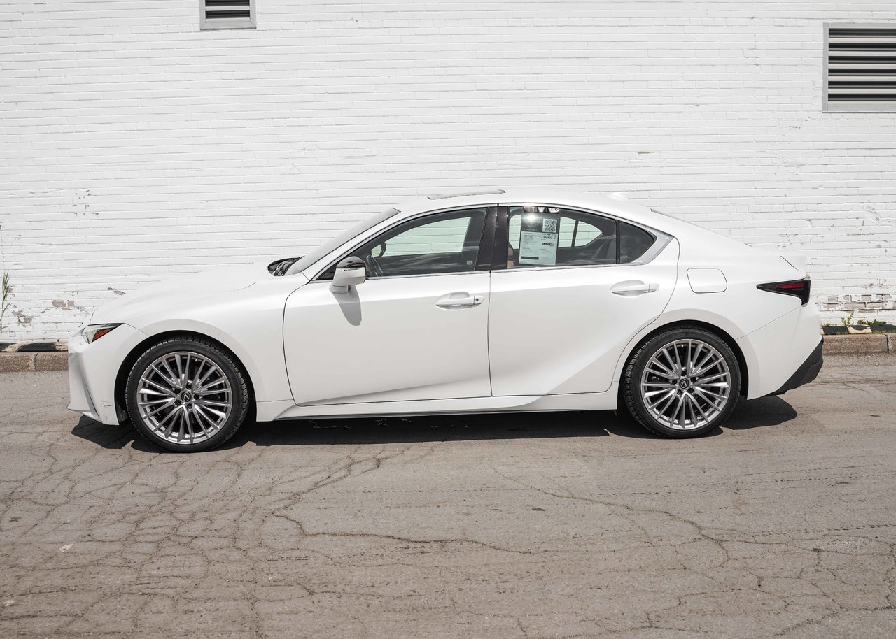 2022 Lexus IS