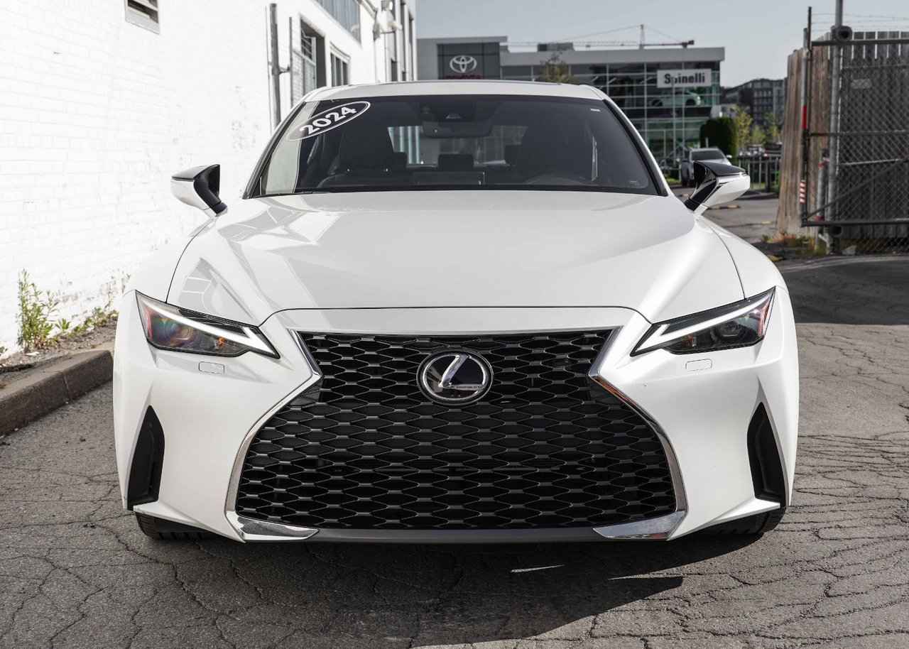 Lexus IS 2024