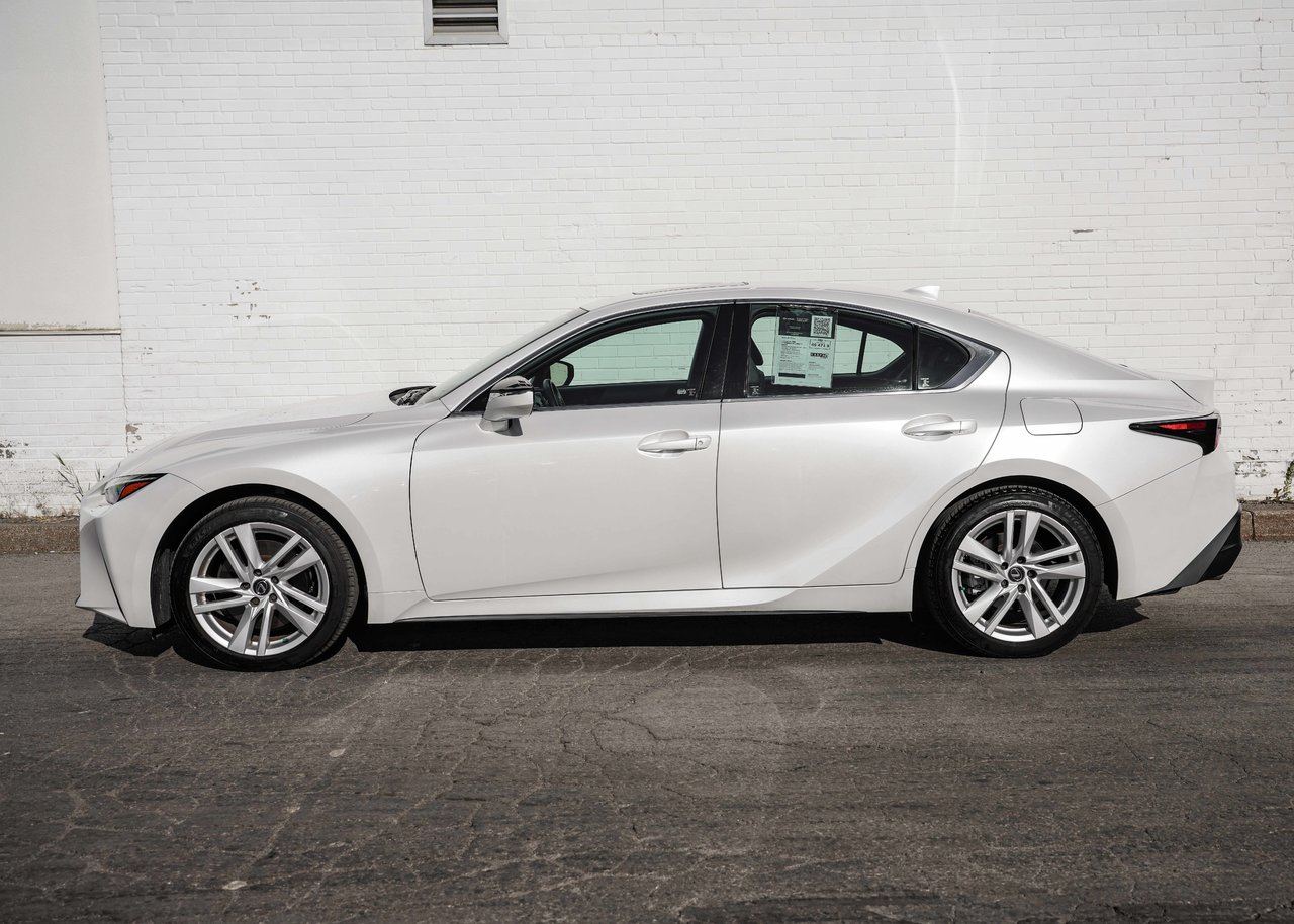 Lexus IS 2024