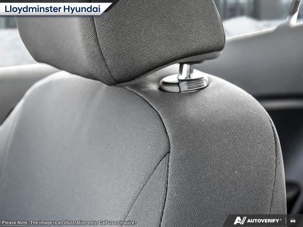 2025 Hyundai Venue Essential-17