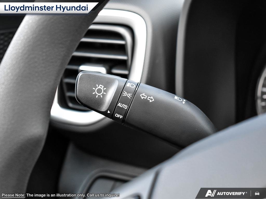 2025 Hyundai Venue Essential-21