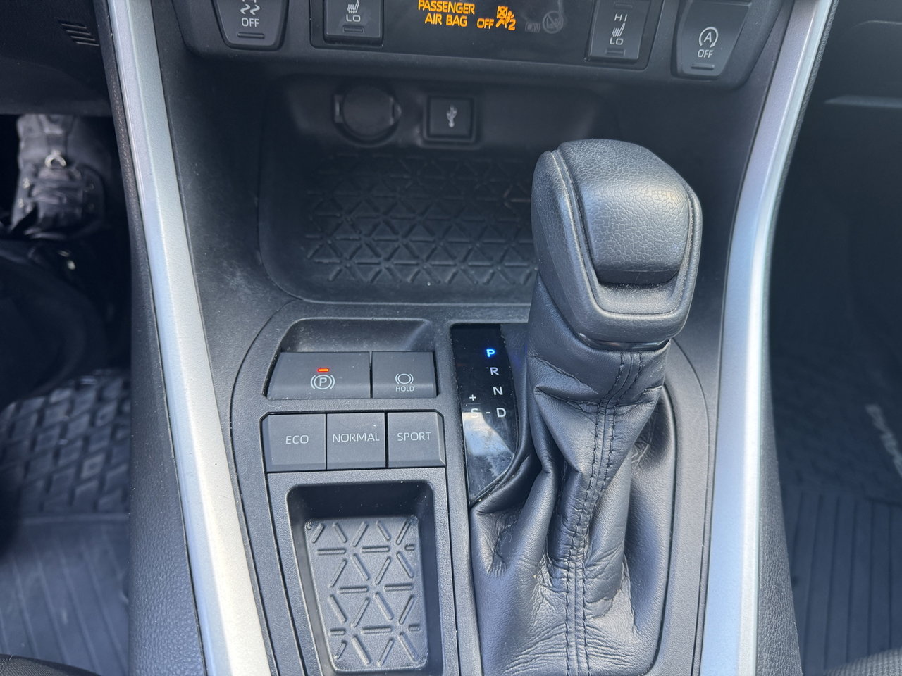 Toyota RAV4 XLE 2021-12