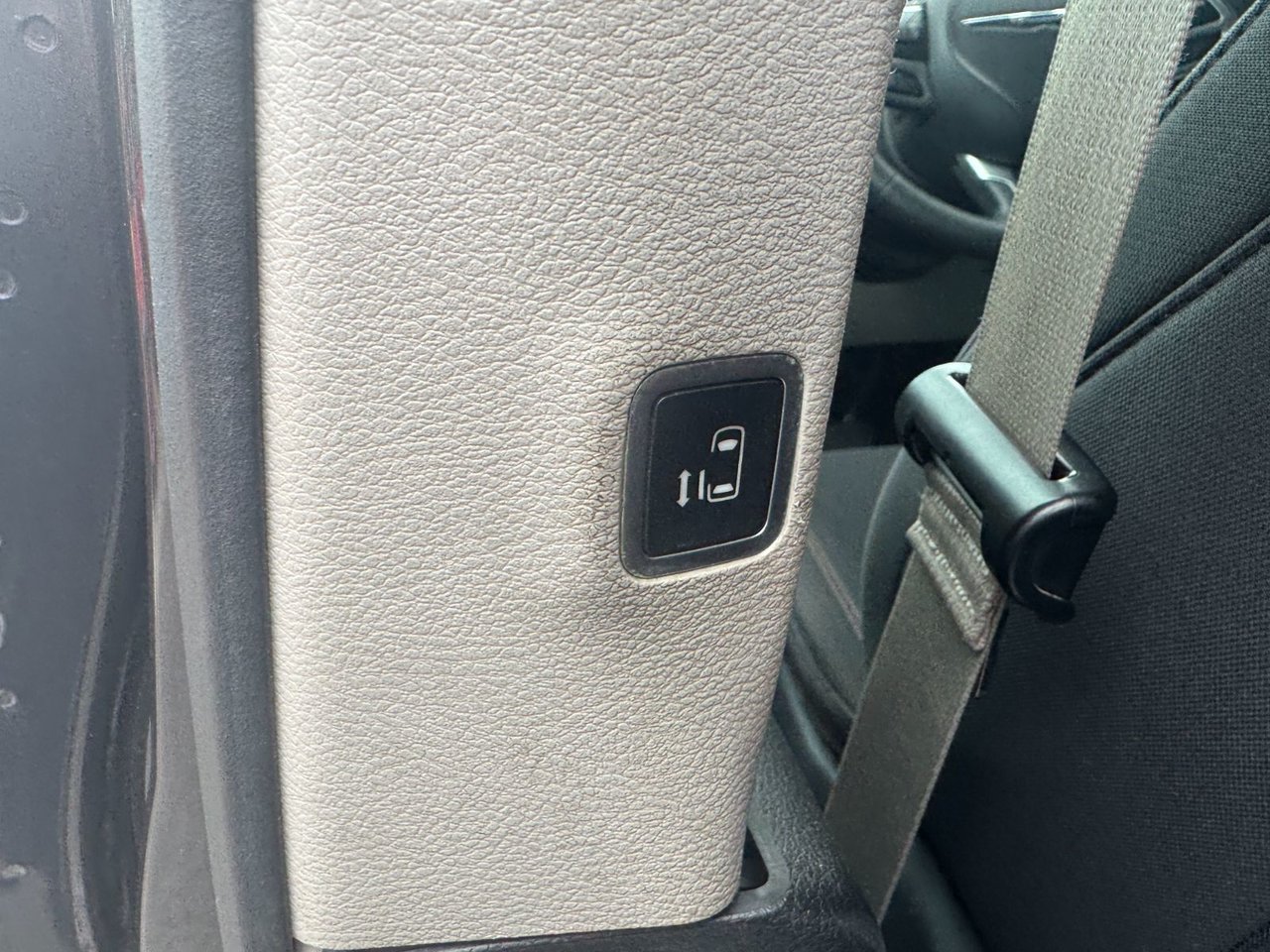 2017 Chrysler Pacifica Touring-11