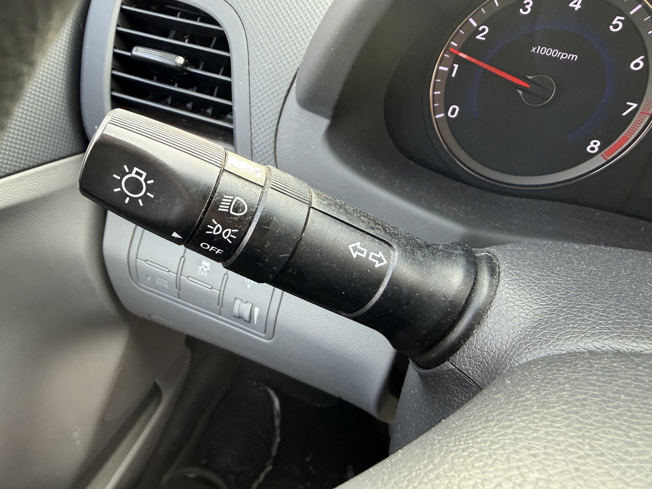 2012 Hyundai Accent L-12