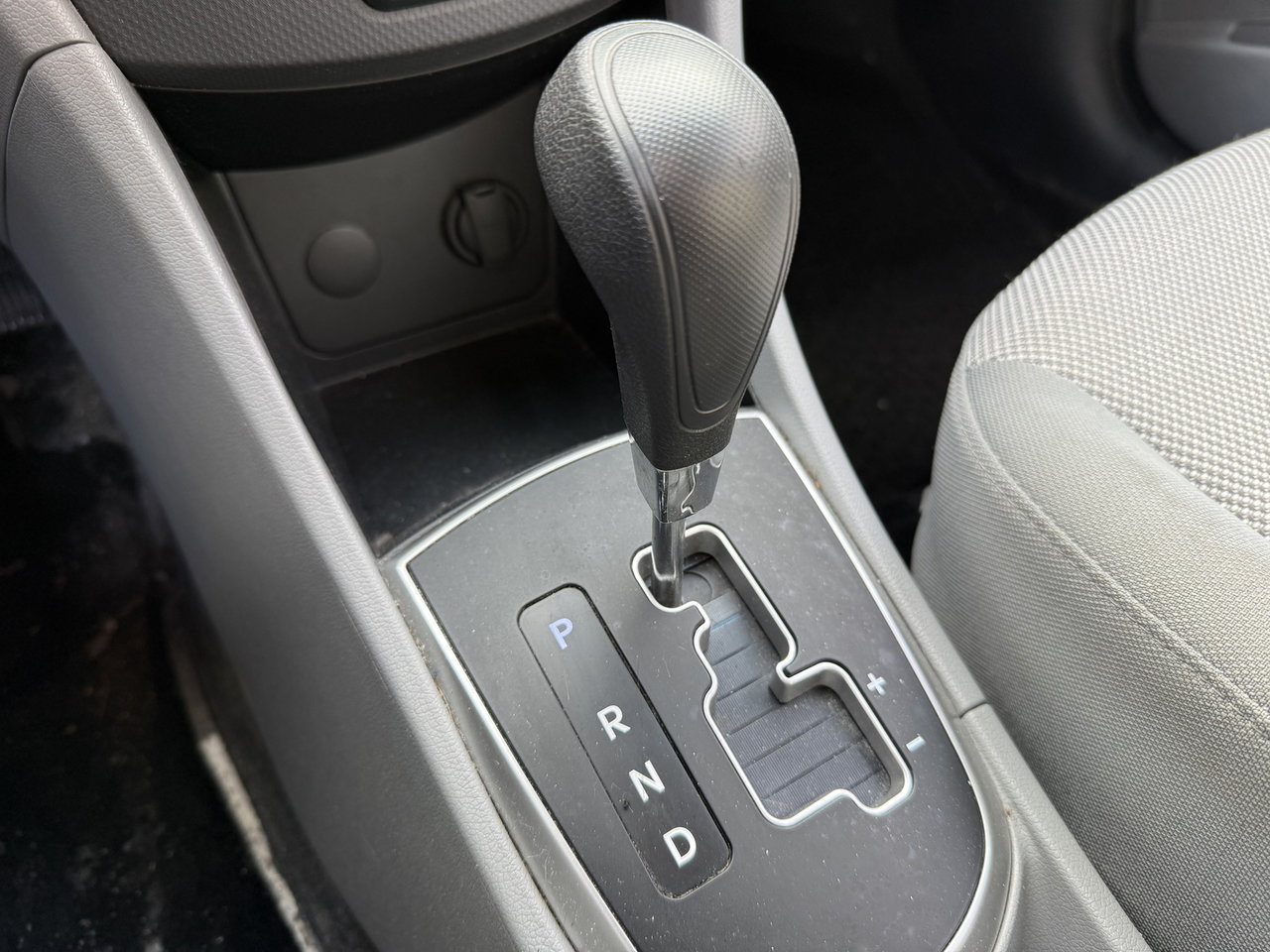 2012 Hyundai Accent L-17