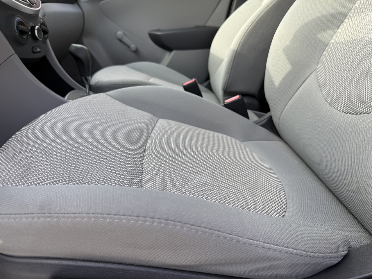 2012 Hyundai Accent L-7