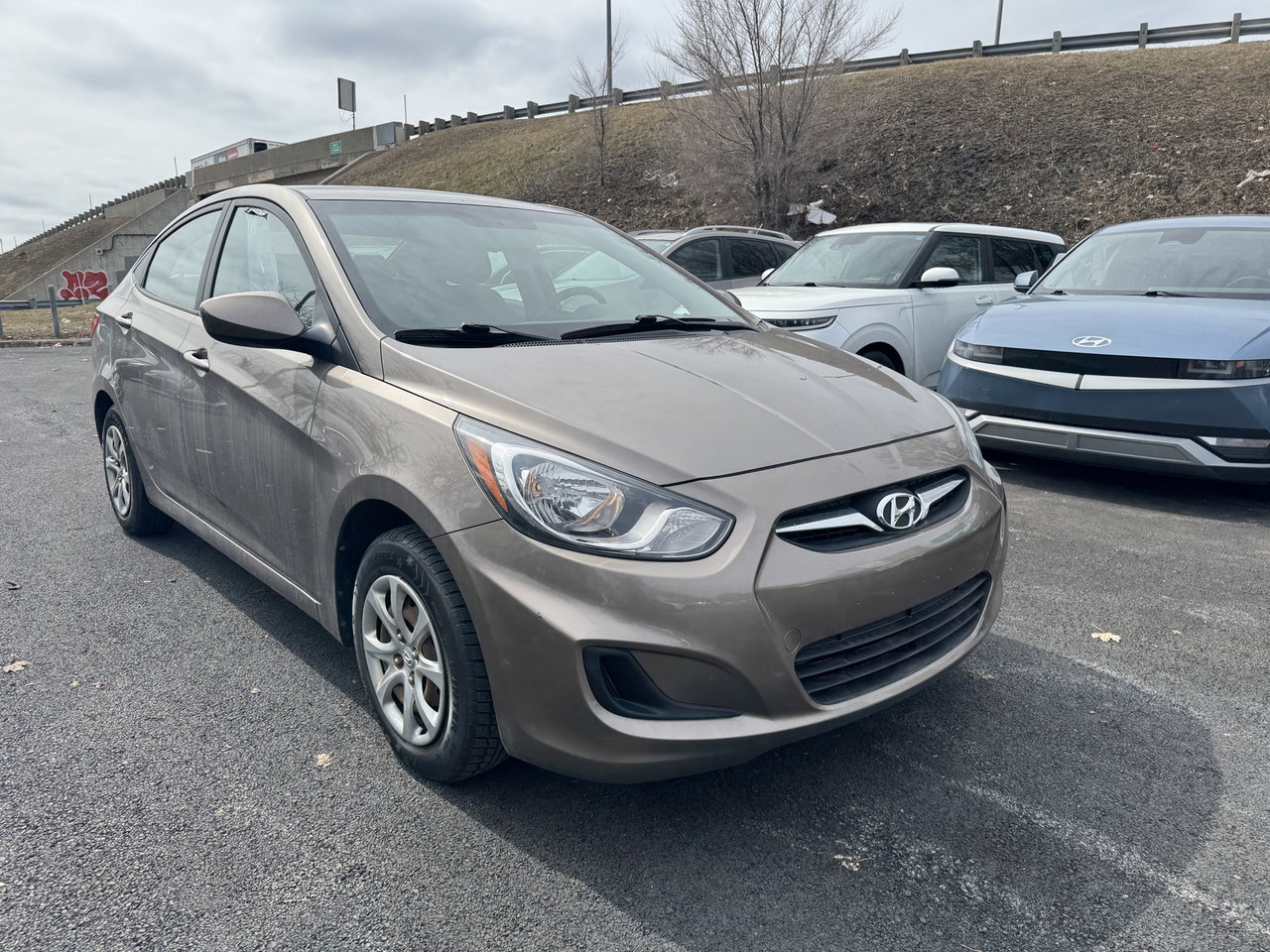 2012 Hyundai Accent L-1
