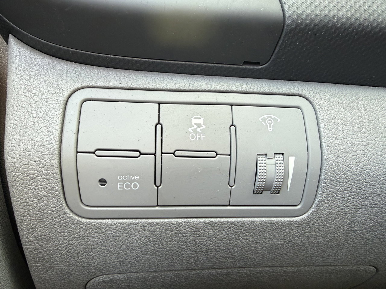 2012 Hyundai Accent L-14