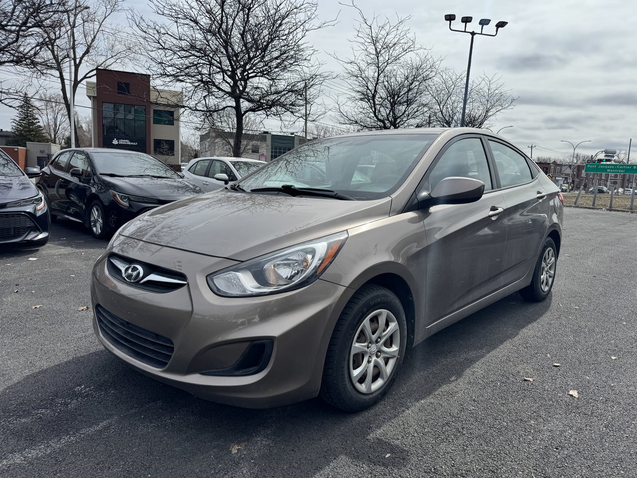 2012 Hyundai Accent L-0