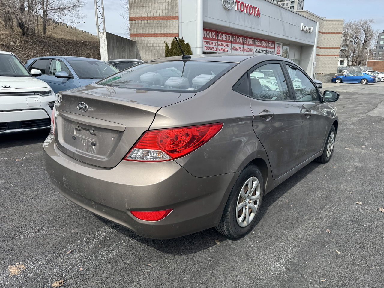 2012 Hyundai Accent L-3