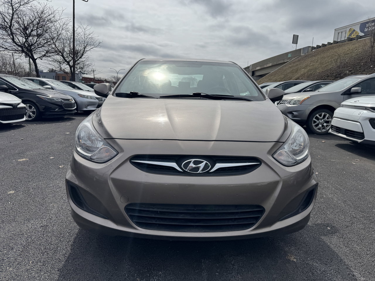 2012 Hyundai Accent L-23