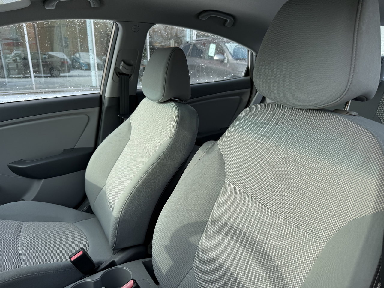 2012 Hyundai Accent L-8